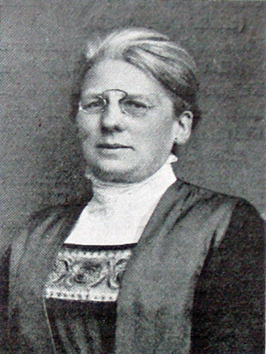 Nina Bang
