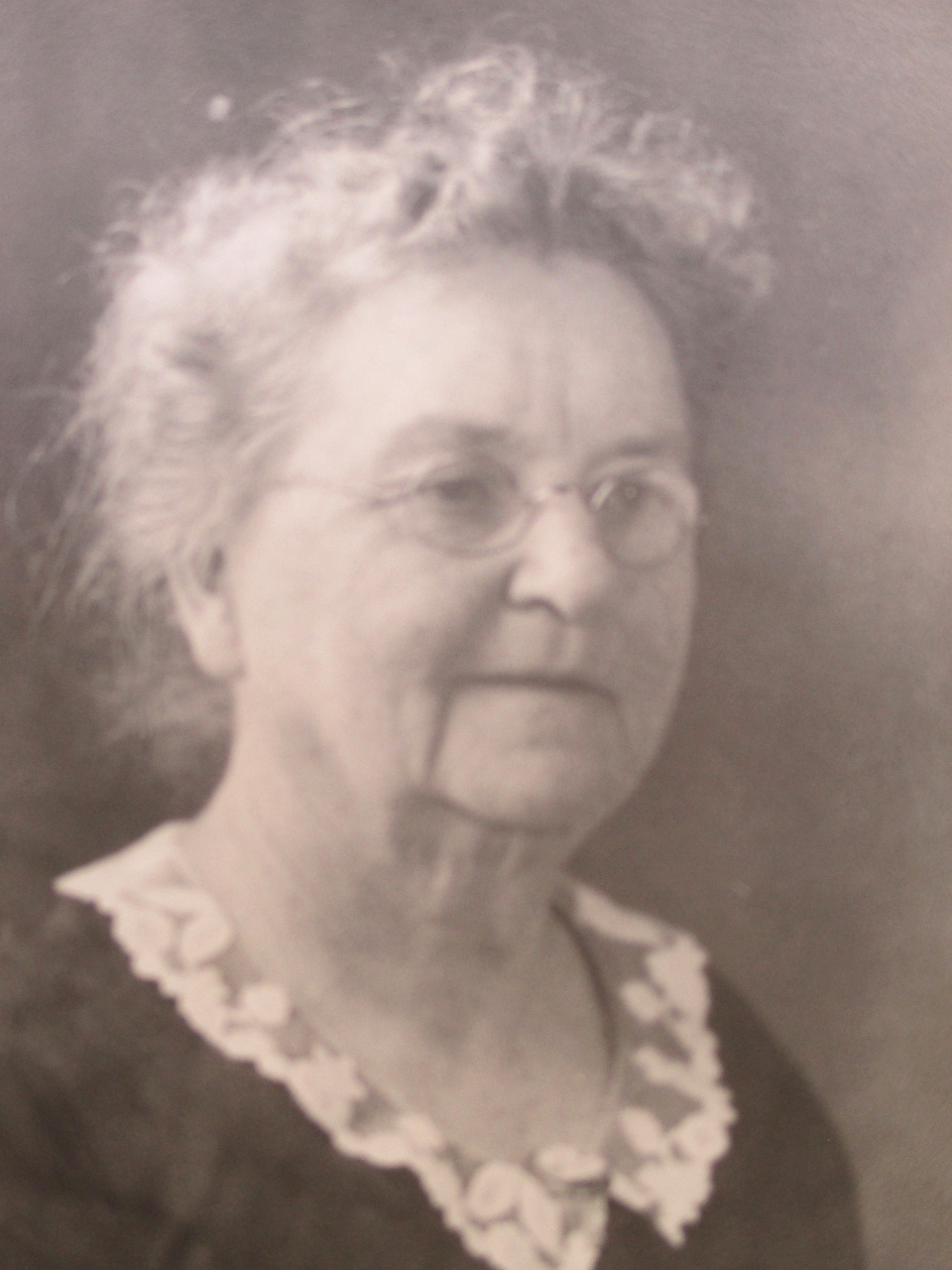 Mother: Narcissa Kagy (Huddle) DeGolyer