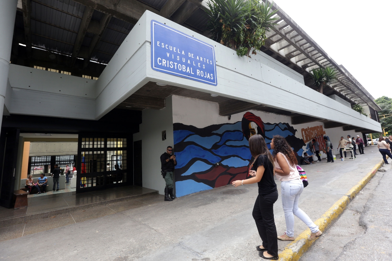 Gallery of Oswaldo Vigas