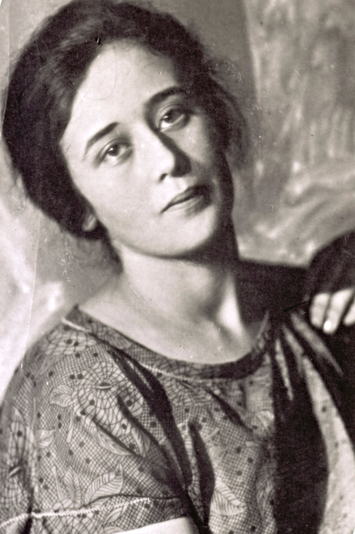 Sister: Sofia Landau