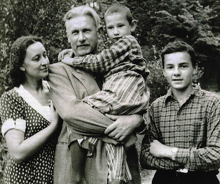 Spouse: Angelina Stepanova