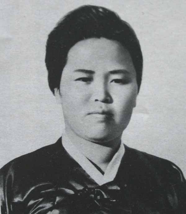 grandmother: Kim Jong-suk