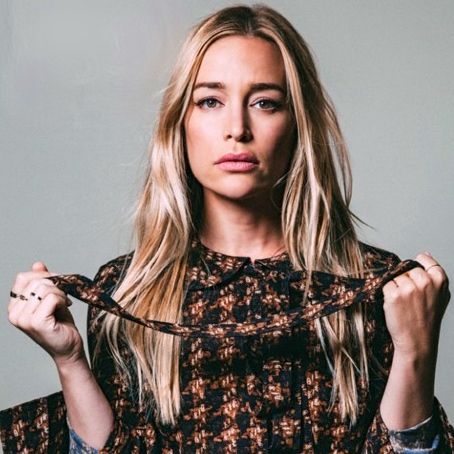 Friend: Piper Perabo  
