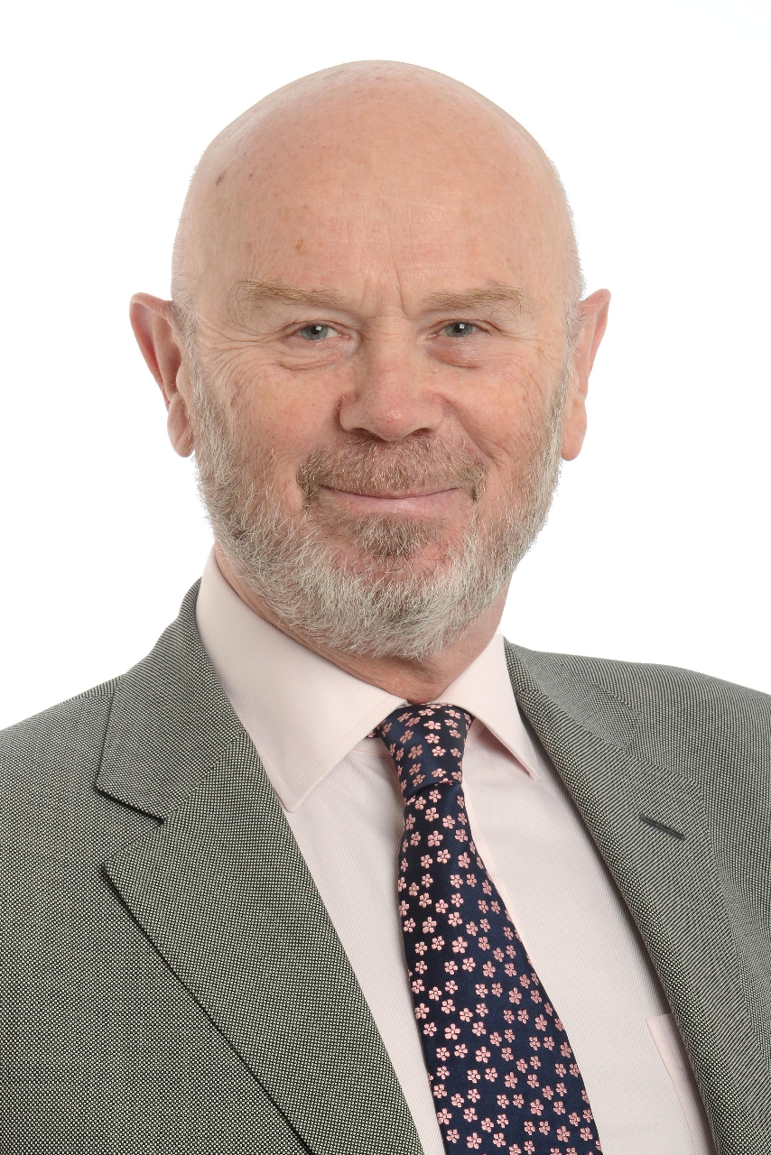Father: Neil Poulter