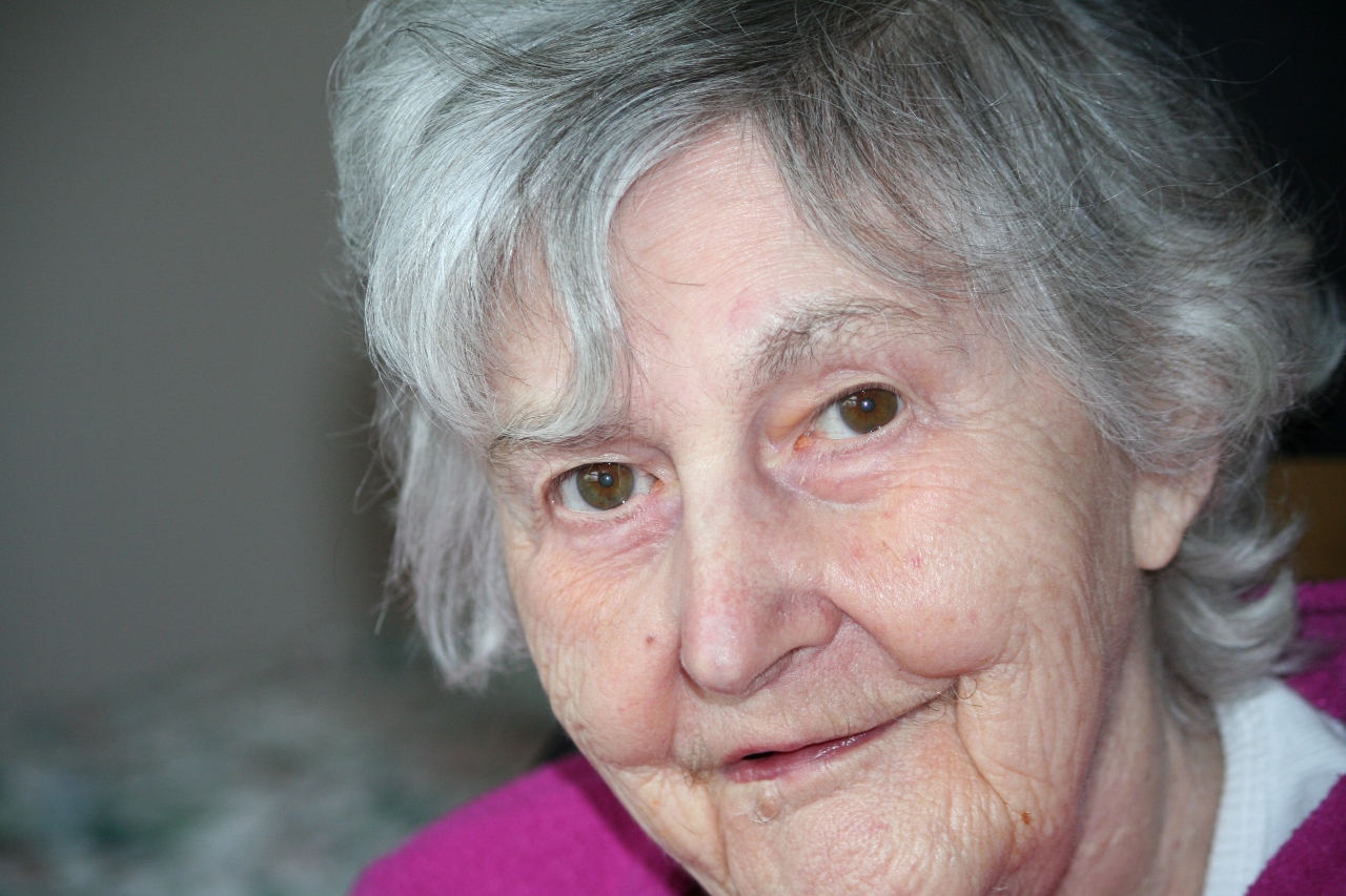 Mother: Hazel Holmes Hilles