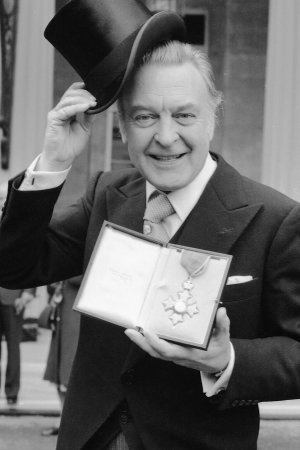 Friend: Donald Alfred Sinden 