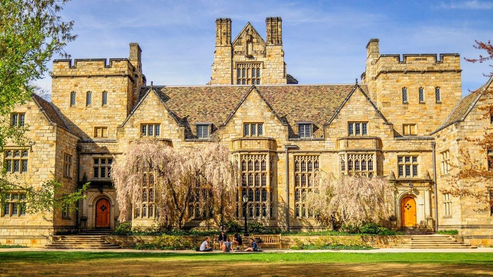 Education period of Douglas Moffat in Yale College