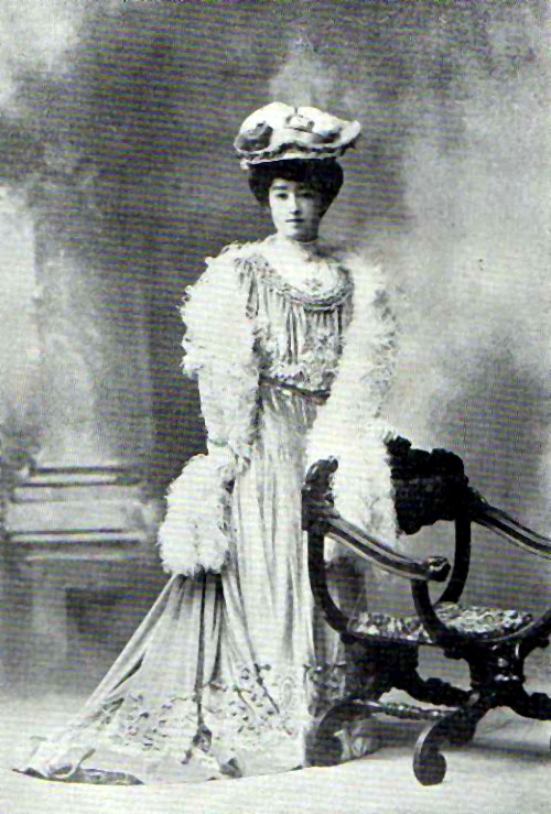 Spouse: Iwakura Kaneko