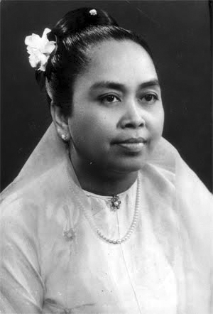 Mother: Maha Thiri Thudhamma Khin Kyi 