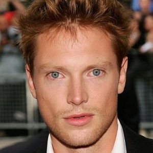 ex-boyfriend: Simon Woods 