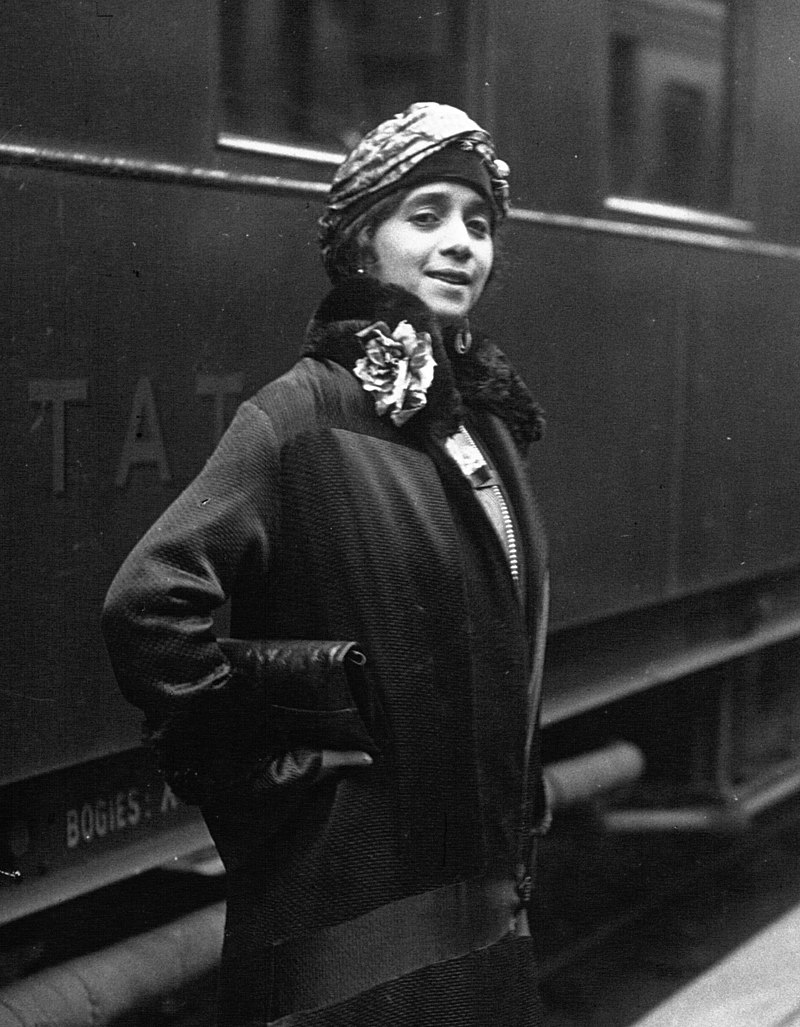 Friend: Lillian Evanti