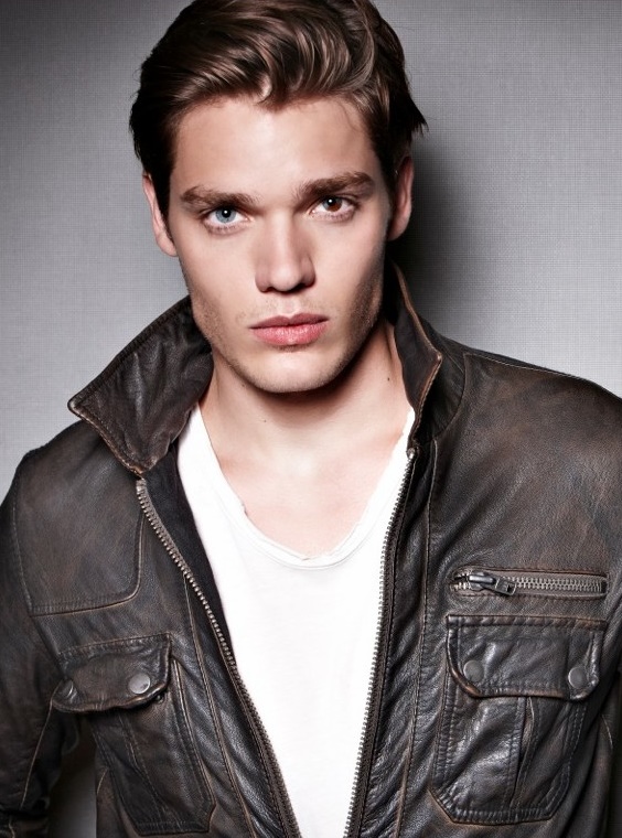 ex-boyfriend: Dominic Sherwood 