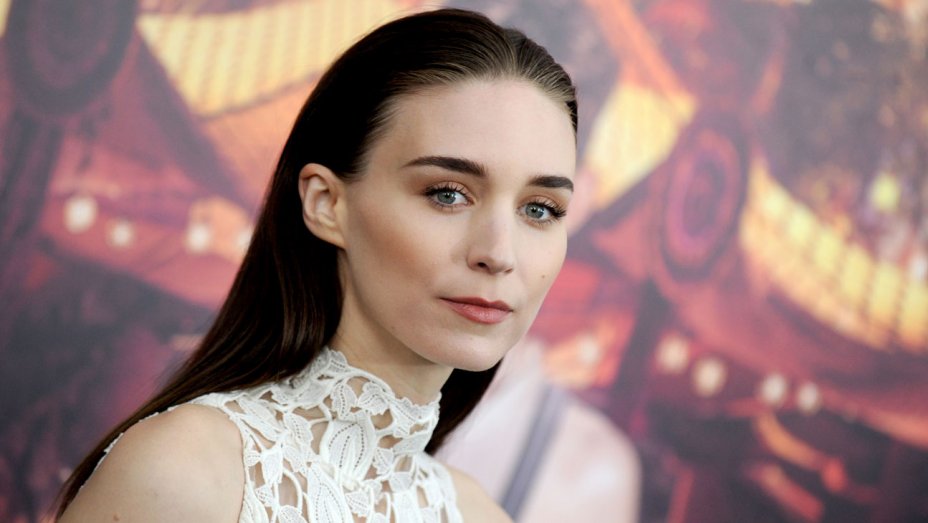 girlfriend: Rooney Mara