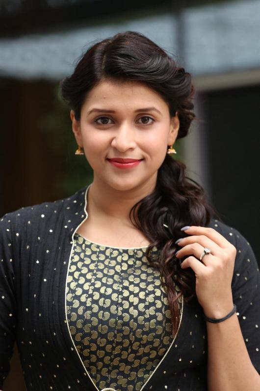 Cousin: Mannara Chopra