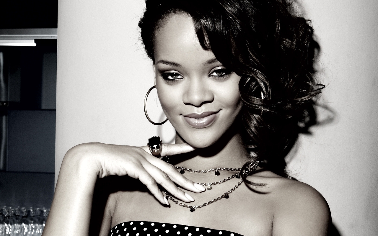 Gallery of Rihanna (Robyn Fenty)