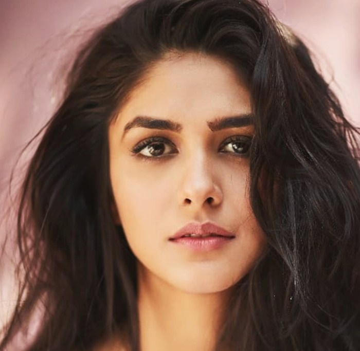 colleague: Mrunal Thakur