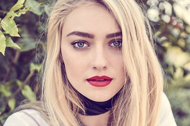 Sister: Dakota Fanning