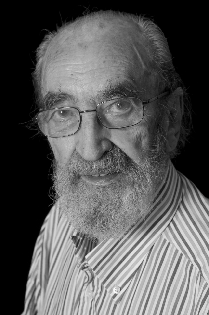 Friend: Ángel González
