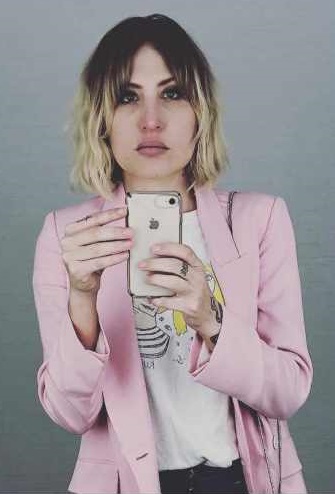 Sister: Alison Segel