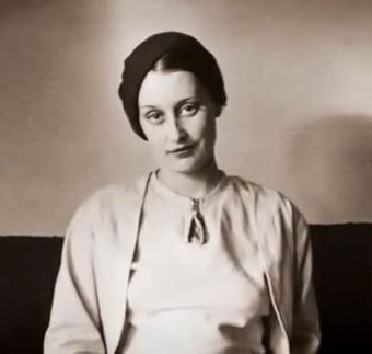 Mother: Jean Ross