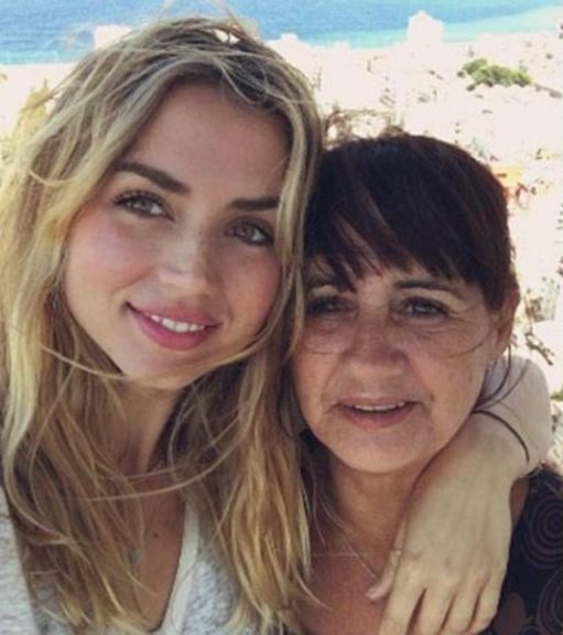Mother: Ana de Armas