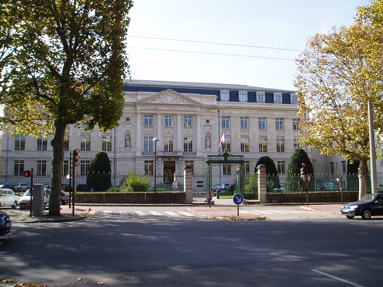 Education period of L\u00E9on Lecornu in Ecole Superieure des Mines