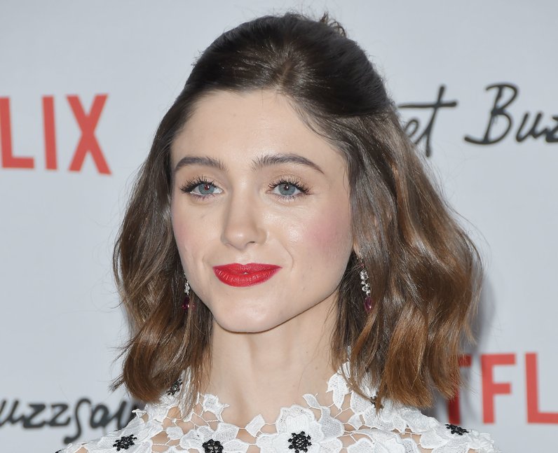 girlfriend: Natalia Dyer