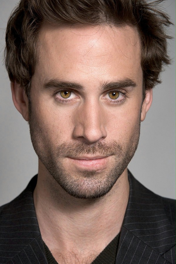 Brother: Joseph Fiennes