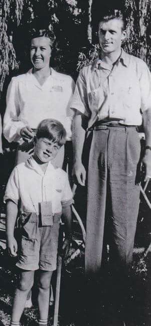 Father: Charles Robert Redford Sr.