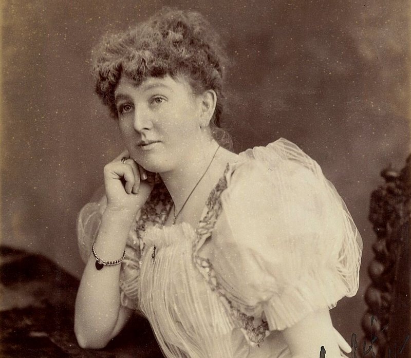 grandmother: Eva Mylott