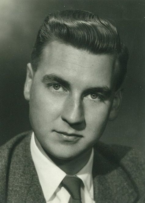 Brother: Ian Edgar Bruce Quarles van Ufford