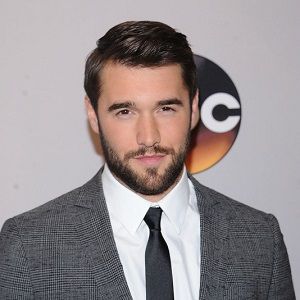 ex-boyfriend: Josh Bowman 