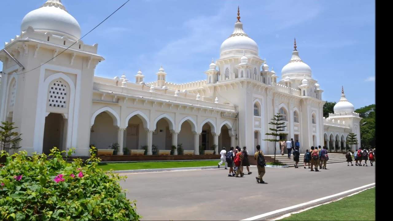 Education period of Satya Nadella in Hyderabad Public School