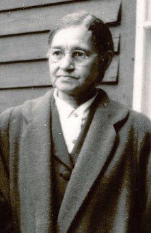 Mother: Leona Edwards
