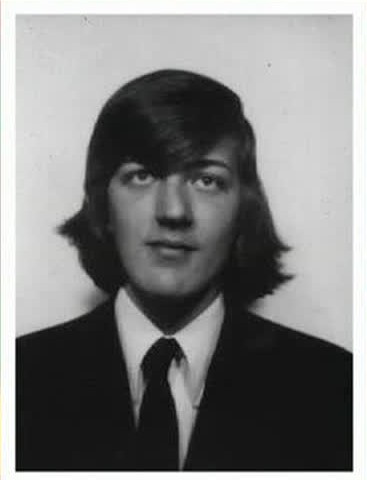 Education period of Stephen Fry in Queens\' College