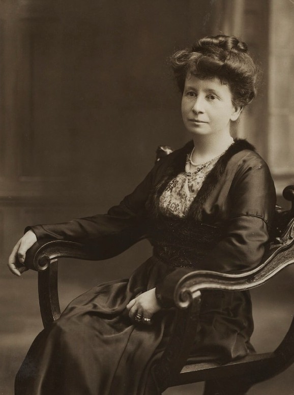 Spouse: Mildred Adelaide (née Palin), Lady Robertson 
