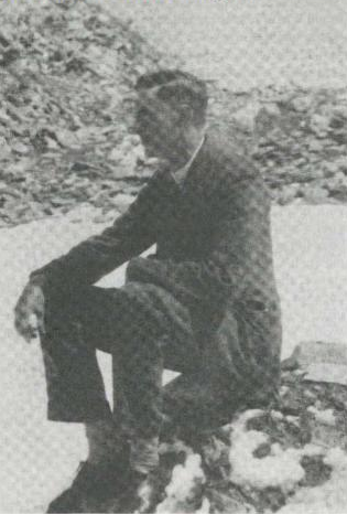 Father: Gwilym Manchip White