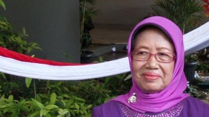 Mother: Sujiatmi Notomihardjo
