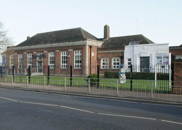 Education period of Mark Burnett in Warren School