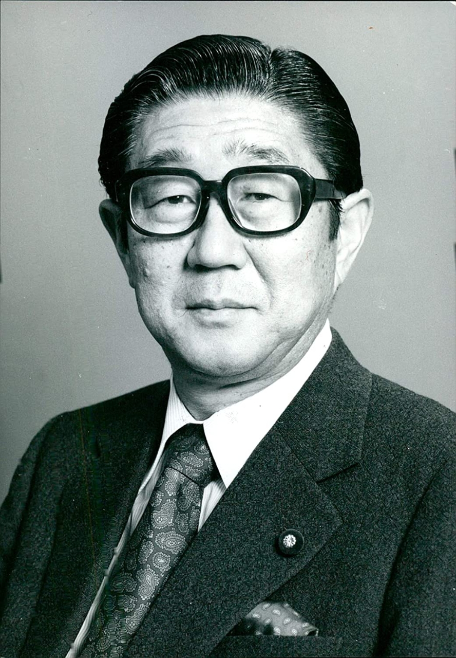 Father: Shintaro Abe