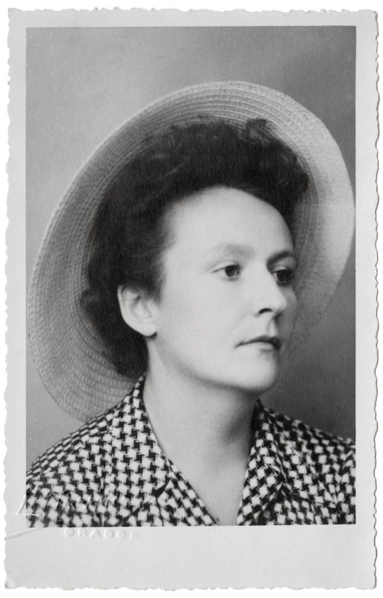Sister: Catherine Dior