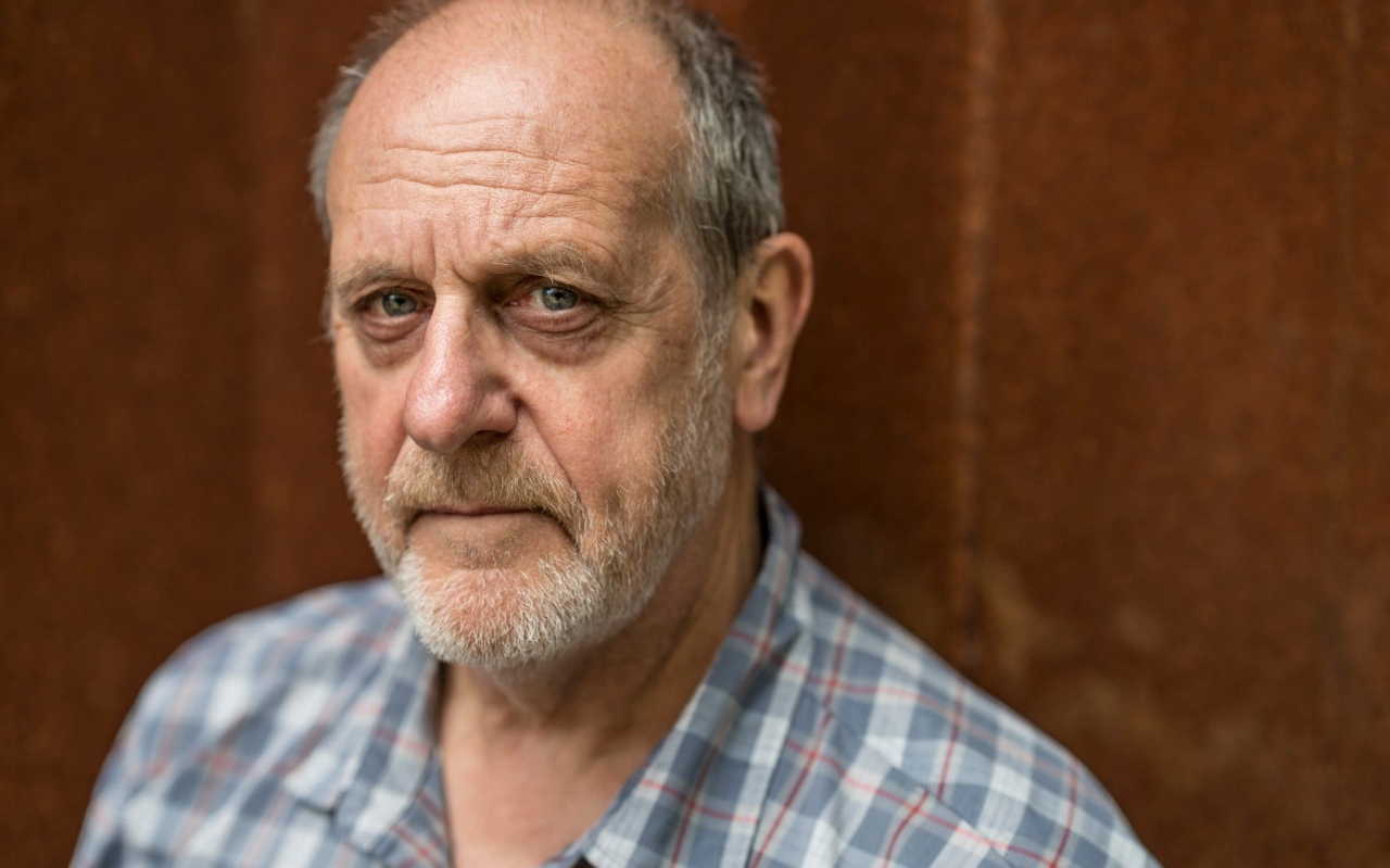 Uncle: David Troughton 