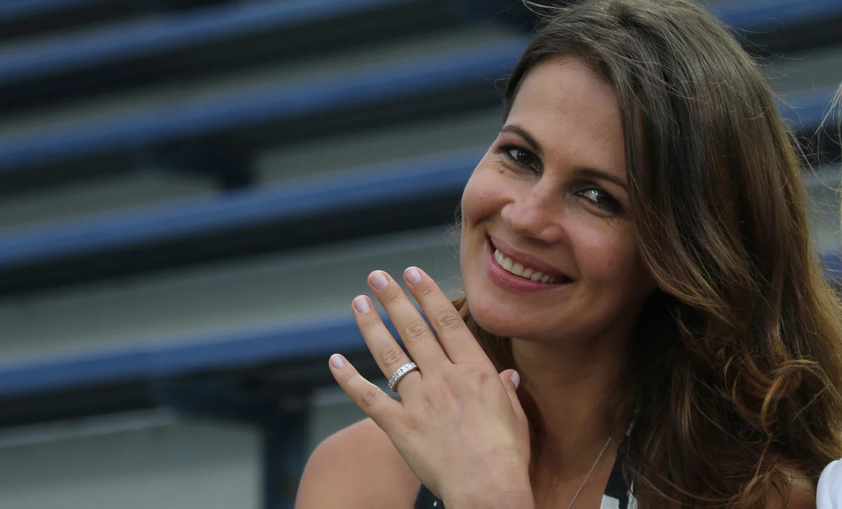 Wife: Julia Lemigova