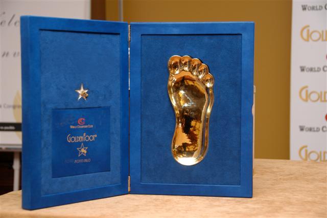 Golden Foot Legends Award