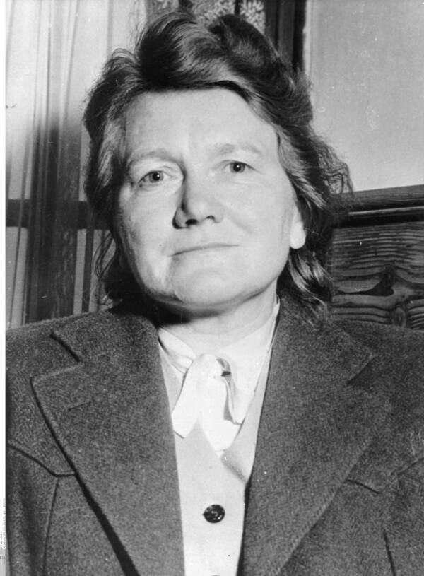 half-sister: Paula Hitler