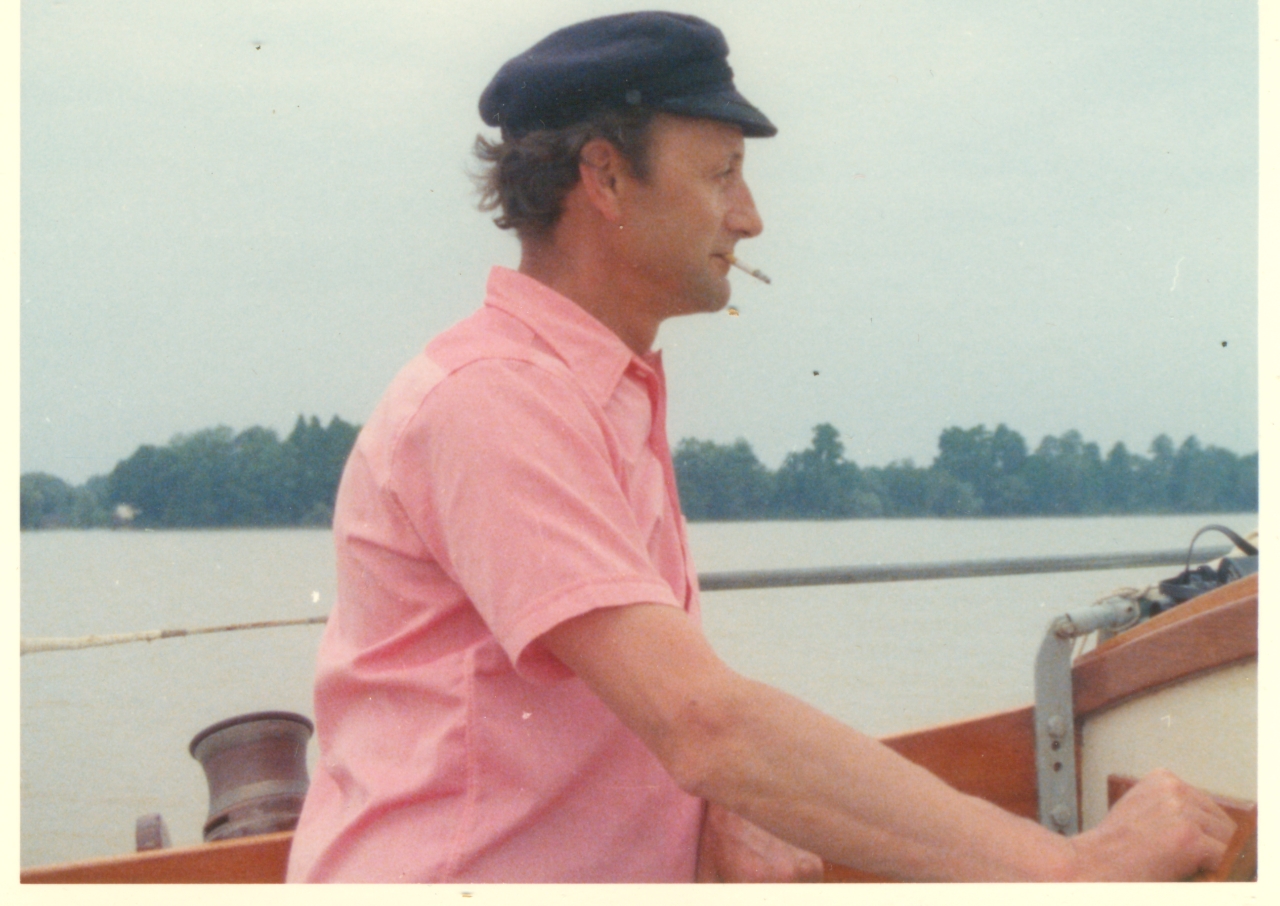 Father: Quentin Charles Agnew-Somerville, 2nd Baronet
