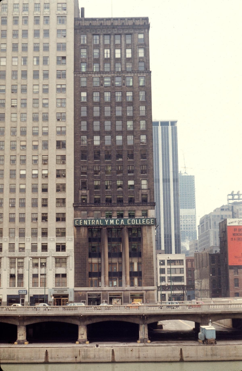 Education period of Willis McNelly in Central YMCA College