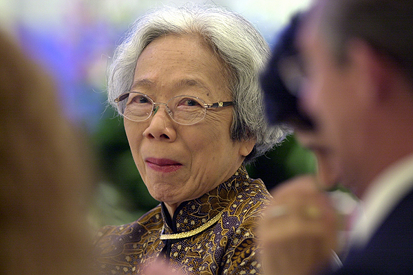 late wife: Kwa Geok Choo 