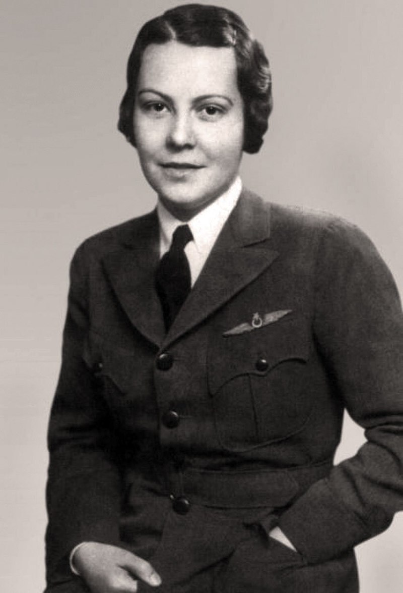 Daughter: Sabiha Gökçen 