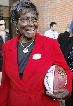 Mother: Alyne Payton